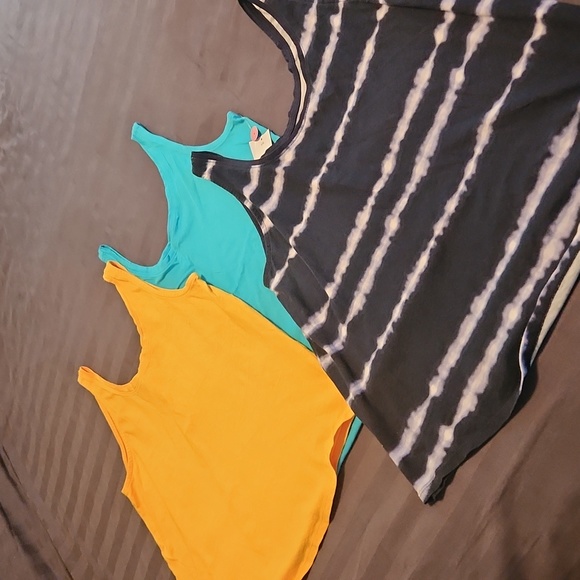 Lot of eight Ladies tanks and Tshirt - Picture 4 of 12